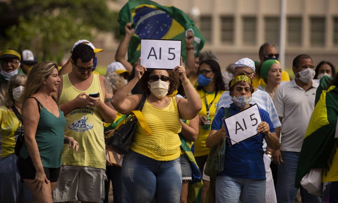 Pedir Al-5 e intervenção militar me parece coisa de infiltrado querendo comprometer o governo Al-5