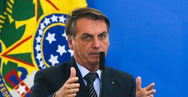 Bolsonaro diz ter pressa por vacina e diz que ela não será obrigatória