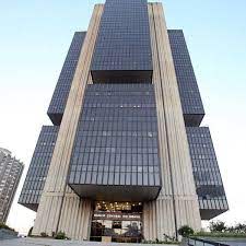 Copom reduz juros básicos da economia para 2% ao ano . Copom reduz juros básicos da economia para 2% ao ano .