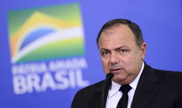 SAÚDE  Governo assina contrato que permite a aquisição de mais 100 milhões de doses de vacina contra a Covid-19