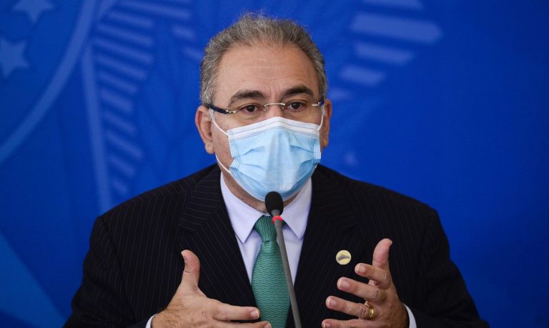 Queiroga anuncia 15,5 milhões de doses de vacina da Pfizer até junho.
