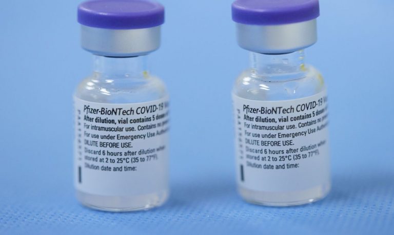 Brasil recebe lote de vacinas da Pfizer pelo consórcio Covax Facility.