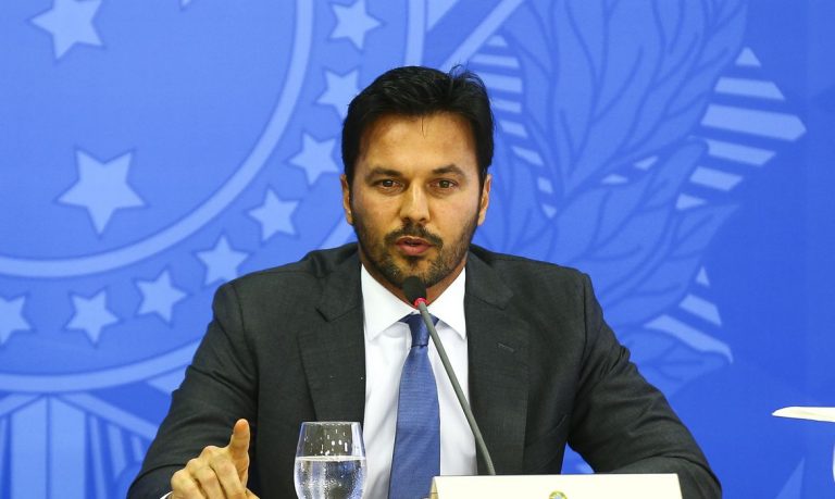 Internet 5G impulsionará Brasil em áreas estratégicas, diz ministro.