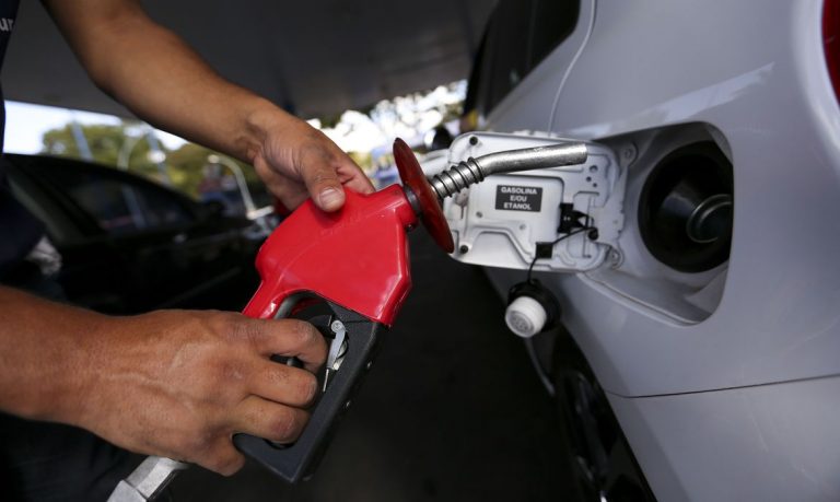 Preços da gasolina, diesel e gás aumentam hoje nas refinarias;