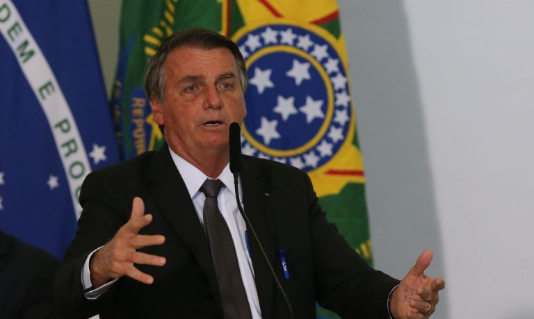 Presidente diz que deve vetar dinheiro para o fundo eleitoral.