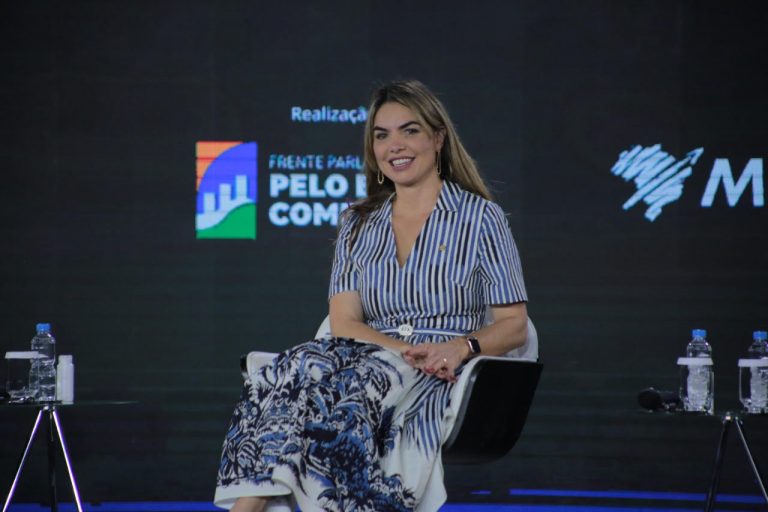 Mulheres por um país competitivo.