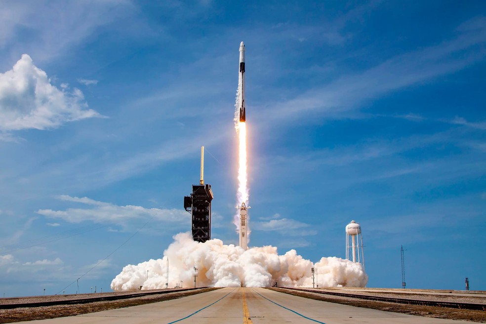 f9-dm2-launch-3840x2560-1- (1)