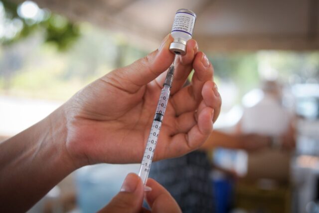 DF recebe 51.708 vacinas e retoma imunização de adolescentes.