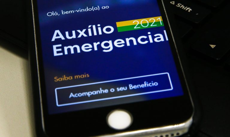 Trabalhadores nascidos em novembro podem sacar auxílio emergencial.