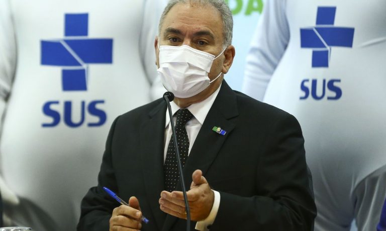Pandemia: cuidados devem ser mantidos com variante Ômicron.