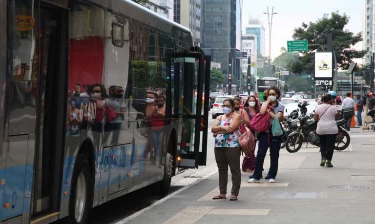 Covid-19: Brasil registra 14.642 casos e 731 mortes em 24 horas.