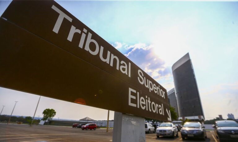 TSE nega pedido para tirar do ar postagens que relacionam Lula ao PCC.