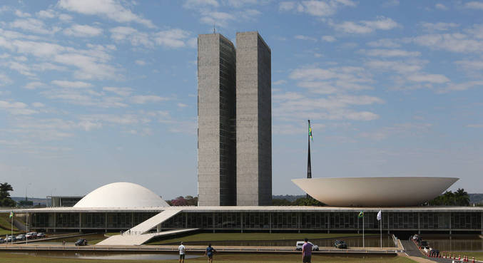 Quase 90% dos deputados federais tentam reeleição este ano