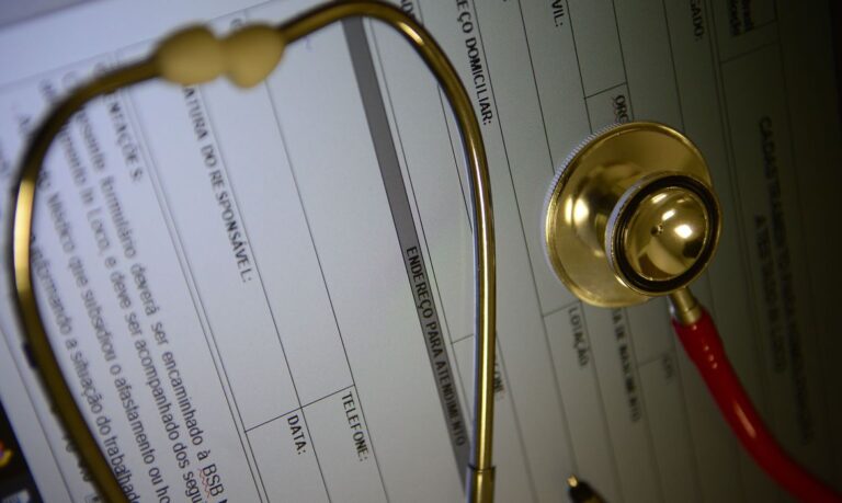 Câmara aprova PL que obriga planos de saúde a ampliar tratamentos .