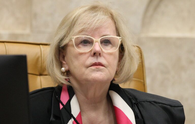Rosa Weber assume presidência do STF, defende democracia e prega respeito à separação dos Poderes.