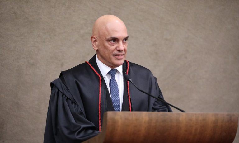 Presidente do TSE nega ação do PL que questiona urnas no segundo turno.