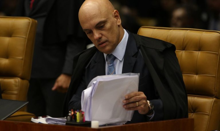 STF pede informações sobre veículos que participaram de bloqueios.