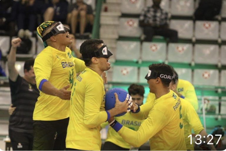 Com brasilienses em quadra, Brasil faz história no goalbal.