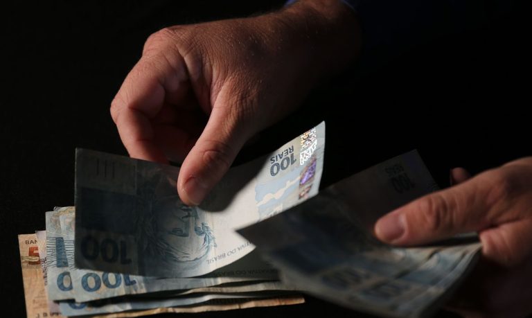 Contribuição do MEI subirá para R$ 65,10 em fevereiro. Contribuição do MEI subirá para R$ 65,10 em fevereiro.