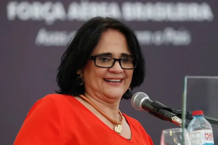 Senadora Damares Alves quer ampliar licença de mães de prematuros por mais 60 dias.