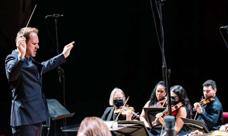 Orquestra celebra Villa-Lobos no Dia Nacional da Música Clássica.