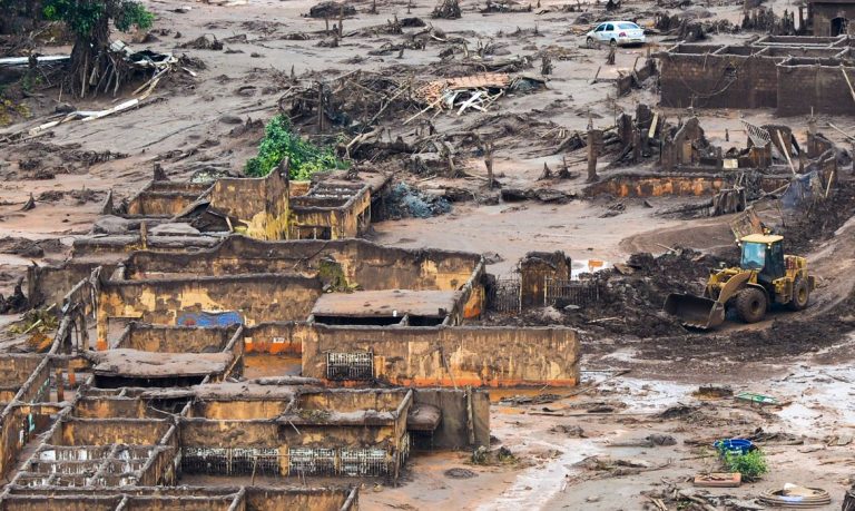 Caso Samarco: quase R$ 1 bilhão retirado de indenizações é devolvido. Caso Samarco: quase R$ 1 bilhão retirado de indenizações é devolvido.