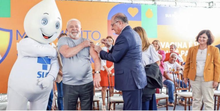 Com Lula vacinado e Zé Gotinha mobilizado, país abre Movimento Nacional pela Vacinação.