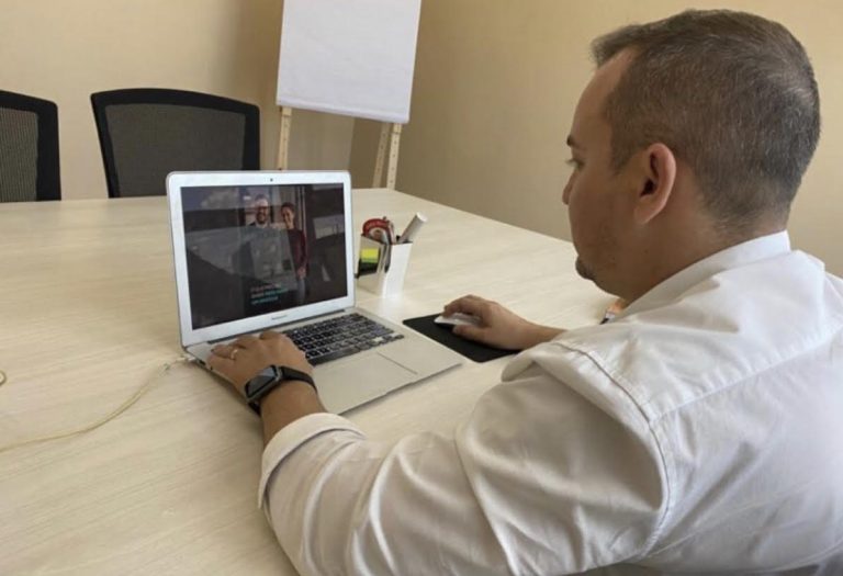 Aprenda a vender e abra seu próprio negócio.