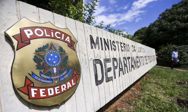 PF faz ação contra divulgação de imagens de abuso sexual de crianças. PF faz ação contra divulgação de imagens de abuso sexual de crianças.