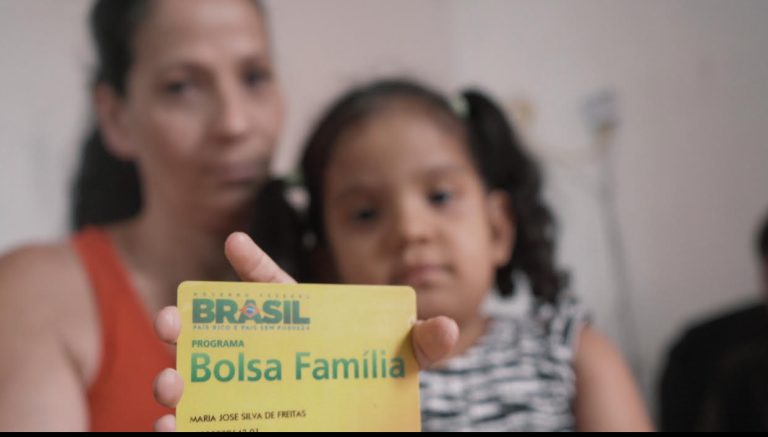 Maria José: “Com o adicional de R$ 150 no Bolsa Família, garanto comida e remédio para os meninos”. Maria José: “Com o adicional de R$ 150 no Bolsa Família, garanto comida e remédio para os meninos”.