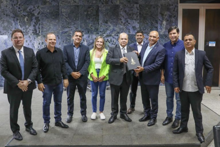 Servidores do GDF terão reajuste salarial de 18%.