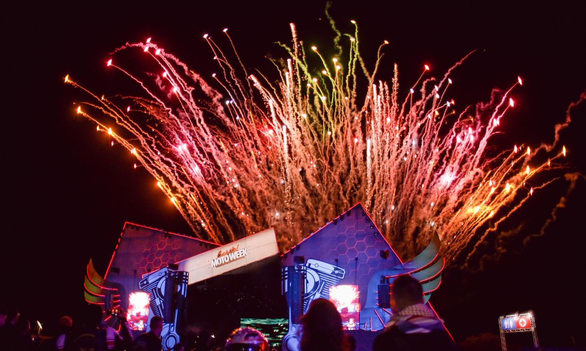 004_cmw23_pccavera_cvr_3089
