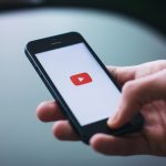 Algoritmo do YouTube ajuda Brasil Paralelo a radicalizar brasileiros sobre crise climática