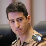 Major diz que deixou golpista pegar água “para acalmar ânimos”; siga