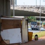 Após STF vetar remoção, moradores de rua se espalham por Brasília