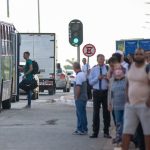 Sem ônibus, passageiros buscam apps e encontram viagens 60% mais caras