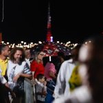 Réveillon: música e show de fogos atraem brasilienses para a Esplanada