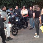Detran-DF promove conscientização de trânsito para entregadores por aplicativo
