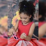 Família faz vaquinha para custear terapia de criança com paralisia