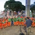 Vídeo: garis lançam campanha para arrecadar brinquedos no Natal