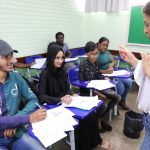 Cadastro de professores substitutos recebe documentos na segunda