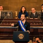 El Salvador: ídolo bolsonarista, Nayib Bukele busca reeleição esmagando o crime