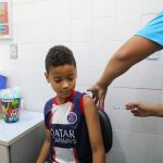 Mais de 800 crianças são vacinadas contra a dengue neste domingo (11)