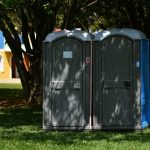 Banheiros químicos no Parque da Cidade durante reforma dos sanitários