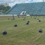 Manutenção melhora a qualidade do gramado do Bezerrão