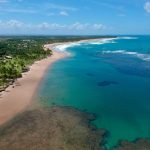 Mesmo na mira do MPF, brasilienses se casam em praia paradisíaca
