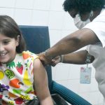 Vacina contra dengue fica disponível em 63 endereços nesta quarta (14)