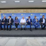 Ibaneis entrega 139 escrituras para empresários do DF