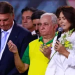 Ao lado de Bolsonaro e Michelle, senador Izalci Lucas se filia ao PL em noite de festa