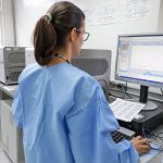 Participação de mulheres no setor de serviços cresce em 2023